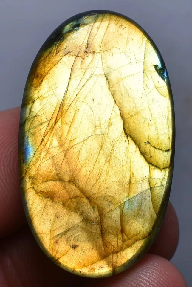 Colour Shifting Labradorite