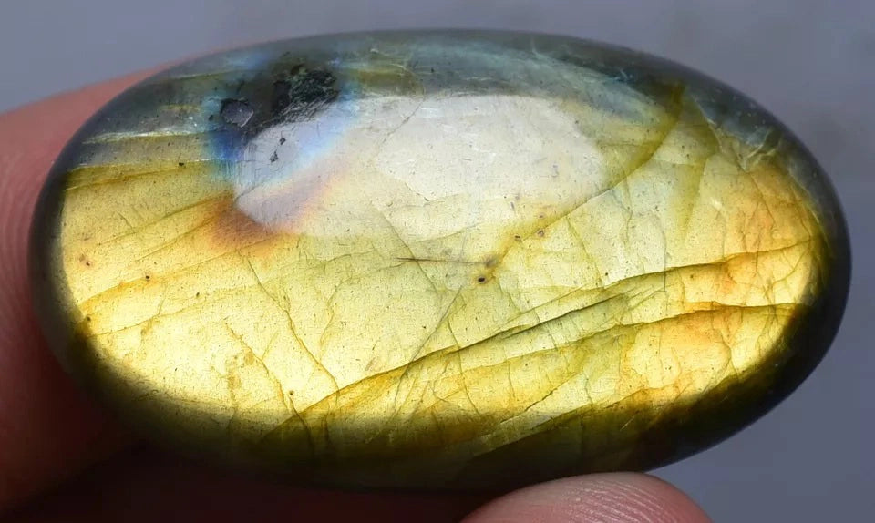 Colour Shifting Labradorite